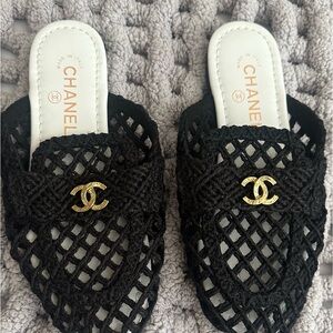FAKE Chanel slides